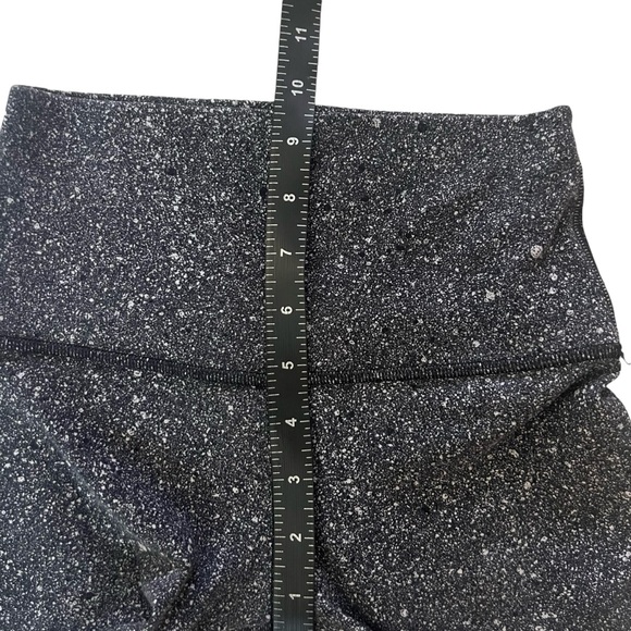Lululemon Size 2 Align High Rise Shorts 4” Black/ Gray - Picture 10 of 10